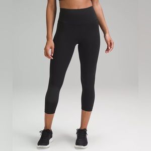 HP 🎉 Lululemon Wunder Train High-Rise Crop 23" leggings, size 6, black